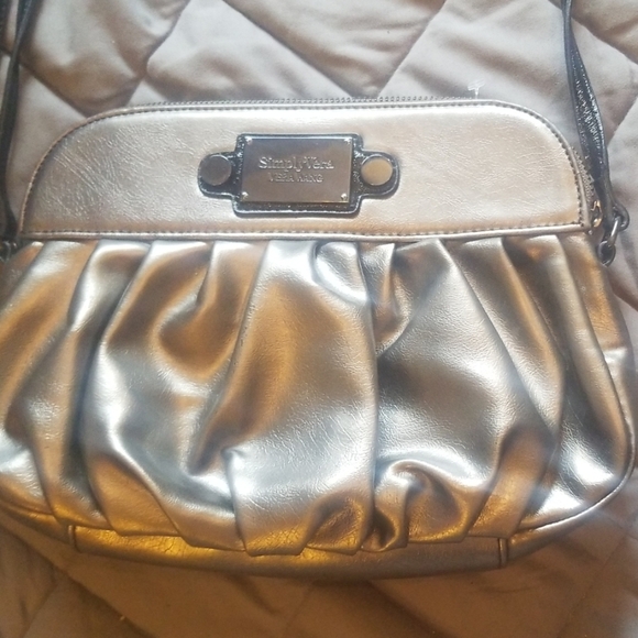 VERA WANG:SILVER PURSE - Picture 3 of 4